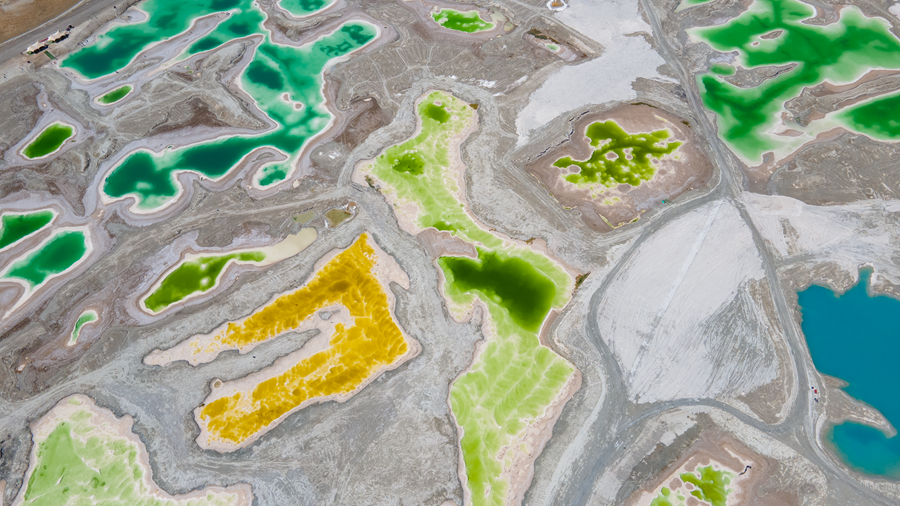 大柴旦翡翠湖：高原戈壁上的調(diào)色盤(pán)