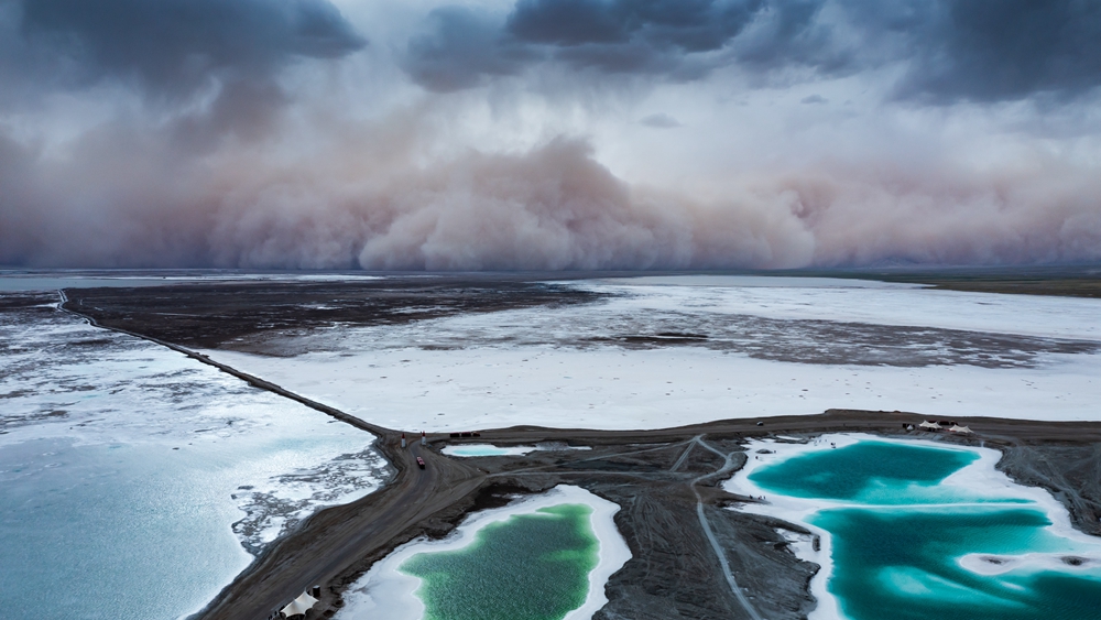 震撼！沙塵暴襲來 大片“上映”