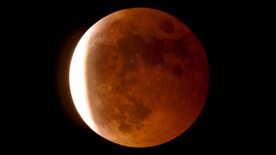 共賞“紅月亮”！青海多地昨夜上演月全食